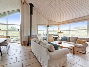 TV, fireplace, DVD player