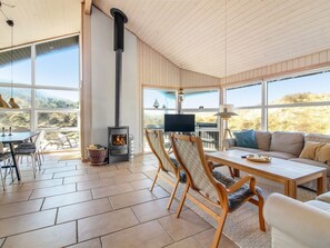 TV, fireplace, DVD player