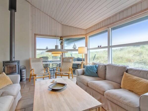 TV, fireplace, DVD player