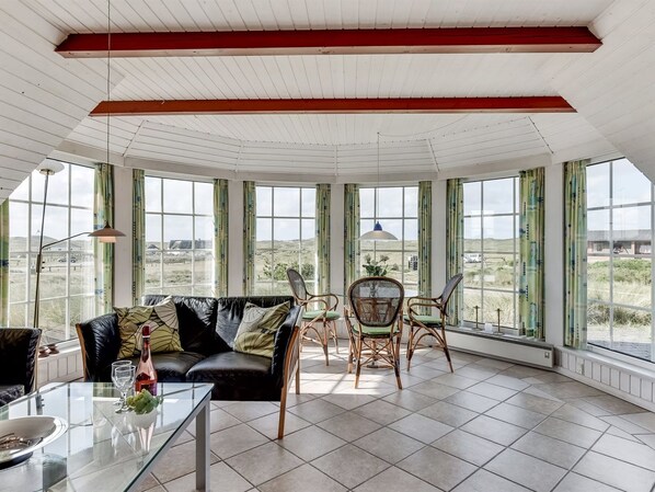 TV, fireplace, DVD player