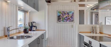 Kühlschrank, Ofen, Geschirrspüler, Kochgeschirr/Geschirr/Besteck