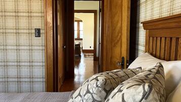 3 bedrooms, iron/ironing board, travel cot, free WiFi