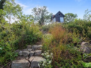 المنطقة المحيطة بالمنشأة