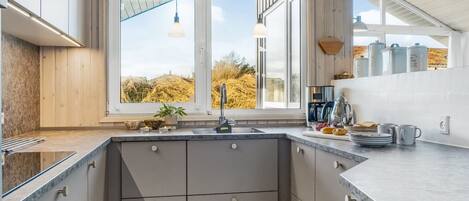 ثلاجة، ميكروويف، فرن، غسالة أطباق