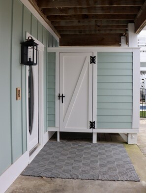 Exterior detail - Newly Renovated! Chaos on the Canal : 0.1 Miles to Beach Access & Canal Views (Ocean Isle Beach)