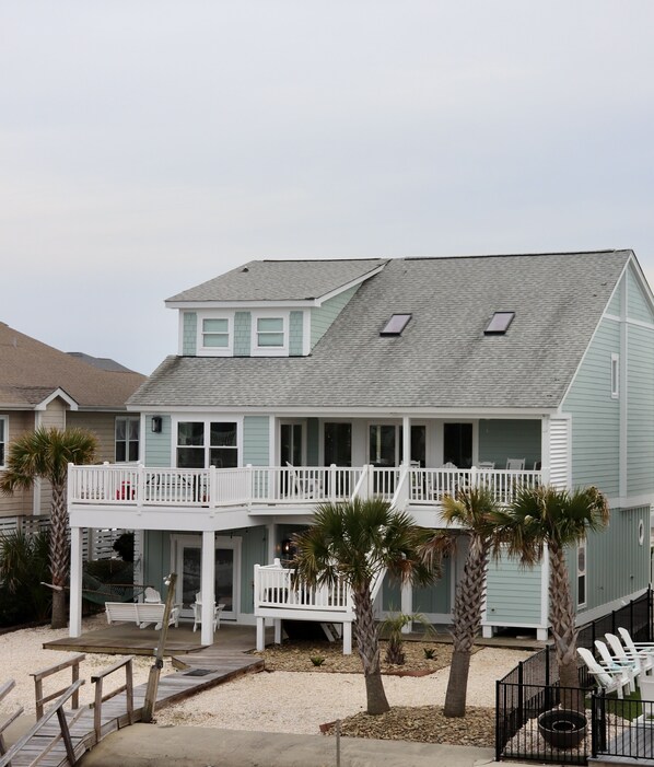 Exterior - Newly Renovated! Chaos on the Canal : 0.1 Miles to Beach Access & Canal Views (Ocean Isle Beach)