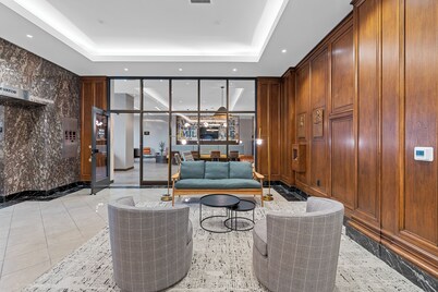 Glamorous 1BR Suite Fast WI-FI Fiser Forum