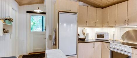 Kjøleskap, mikrobølgeovn, ovn og oppvaskmaskin