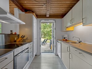 Frigorífico, microondas, horno y lavavajillas