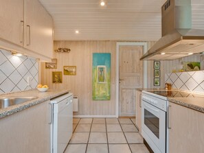 Kühlschrank, Mikrowelle, Ofen, Geschirrspüler