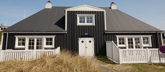 "Eleonore" - 100m from the sea by Interhome