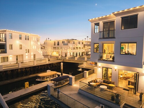 The Boardroom Residence at Peninsula Village