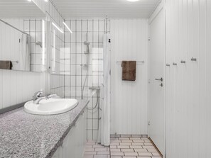 Bathroom - "Lilo" - 1km from the sea by Interhome (Blåvand)