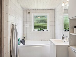 Bathroom - "Anelisa" - 1.2km from the sea by Interhome (Pandrup)