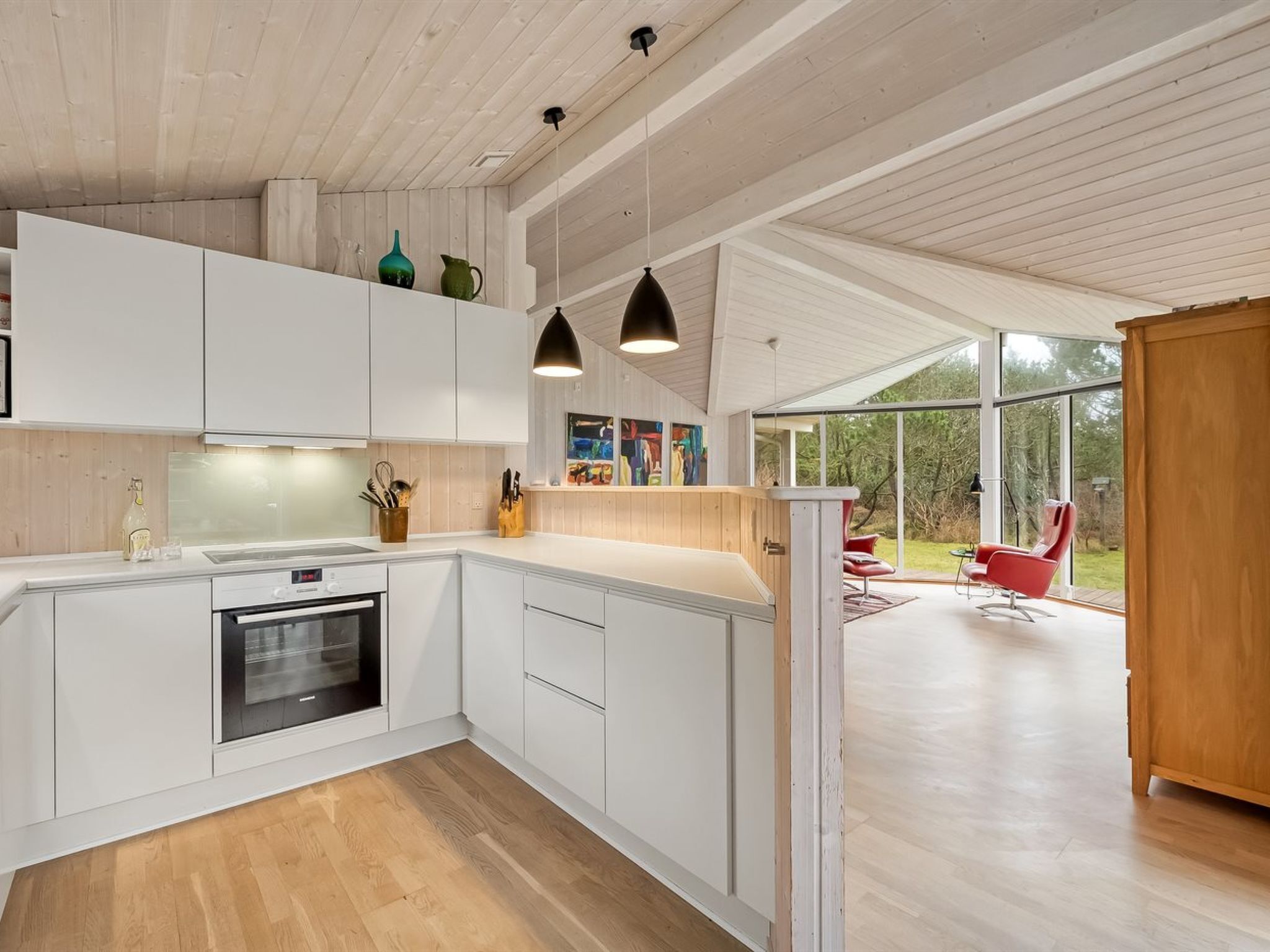 Kjøleskap, mikrobølgeovn, ovn og oppvaskmaskin