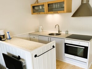 Fridge, dishwasher, cookware/dishes/utensils