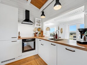 Kühlschrank, Geschirrspüler, Kochgeschirr/Geschirr/Besteck