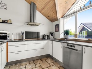 Kühlschrank, Mikrowelle, Ofen, Geschirrspüler