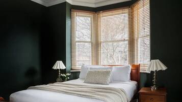 4 bedrooms, travel crib, free WiFi, bed sheets