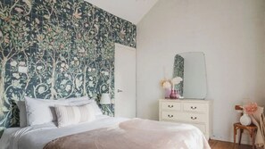 4 bedrooms, travel cot, free WiFi, bed sheets