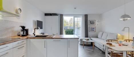 Fridge, dishwasher, cookware/dishes/utensils