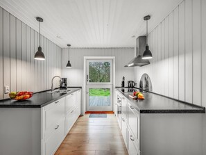 Kühlschrank, Mikrowelle, Ofen, Geschirrspüler