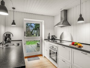Fridge, microwave, oven, dishwasher - "Samuli" - 400m from the sea by Interhome (Fanø)
