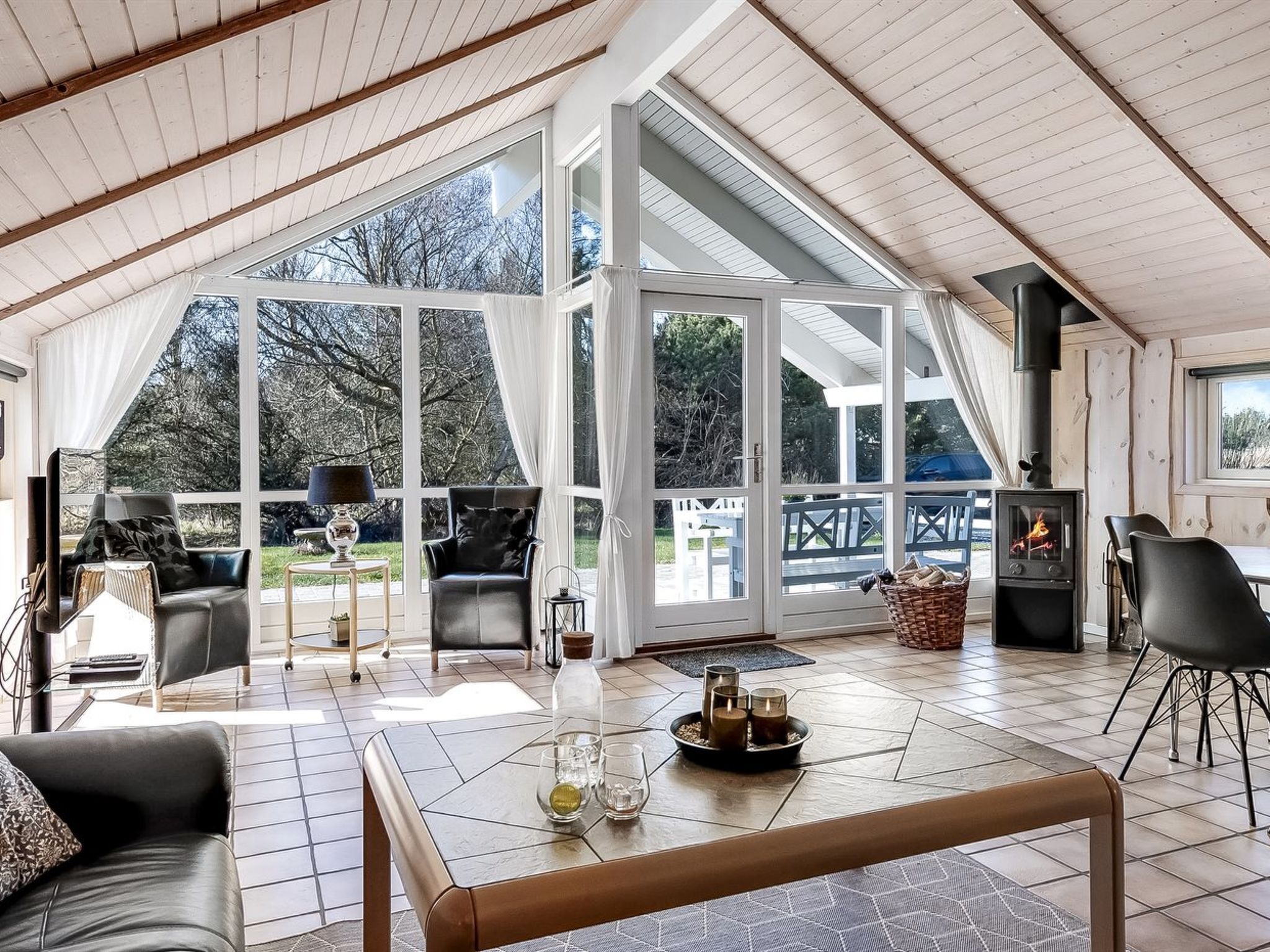 TV, fireplace, DVD player