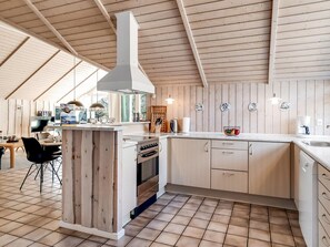 Fridge, microwave, dishwasher, cookware/dishes/utensils