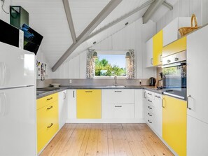 Fridge, microwave, dishwasher, cookware/dishes/utensils