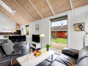 Fernseher, Kamin, DVD-Player