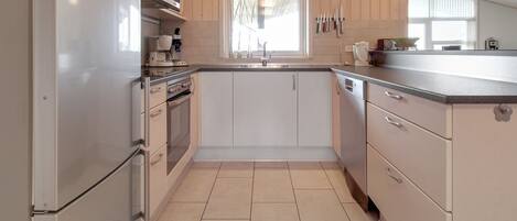 Køleskab, mikrobølgeovn, ovn, opvaskemaskine