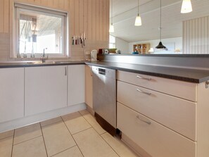 Refrigerador, microondas, horno y lavavajillas 