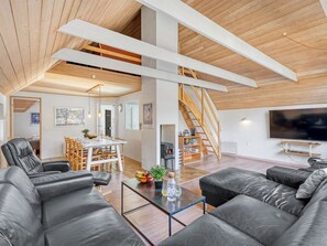 Fernseher, Kamin, DVD-Player