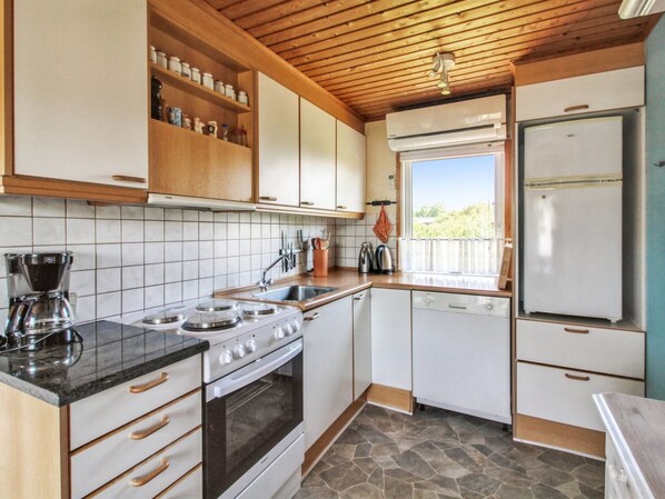 Frigorifero, microonde, forno, lavastoviglie