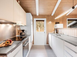 Refrigerador, microondas, horno y lavavajillas 