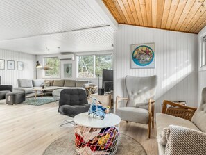 Televisio, takka, DVD-soitin