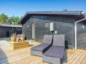 Terrace/patio - "Druscilla" - 650m from the sea by Interhome (Saltum)