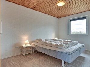 3 bedrooms, WiFi - "Dorothea" - 450m to the fjord by Interhome (Hvide Sande)