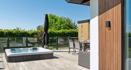 "Niska" - 200m from the sea by Interhome