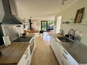 Frigorifero, microonde, forno, lavastoviglie