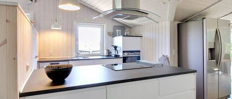 Kühlschrank, Mikrowelle, Ofen, Geschirrspüler