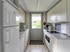 Refrigerador, microondas, horno y lavavajillas 