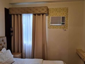 Free WiFi, bed sheets - OYO Life 92542 Griya Sakinah Syariah (Purwodadi)