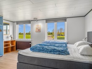 8 bedrooms, Internet