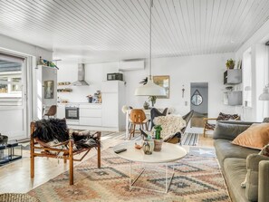 TV, peis og DVD-spiller