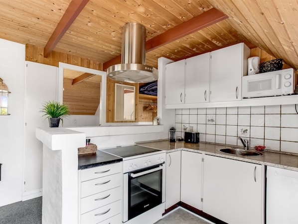 Fridge, microwave, dishwasher, cookware/dishes/utensils
