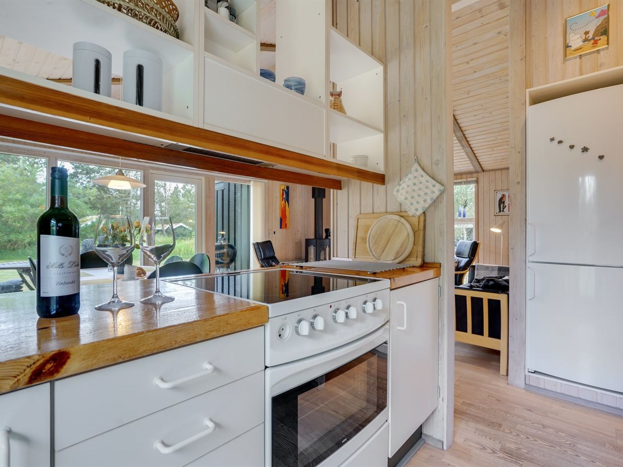 Fridge, dishwasher, cookware/dishes/utensils