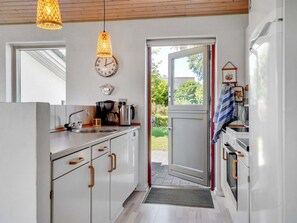 Fridge, microwave, dishwasher, cookware/dishes/utensils
