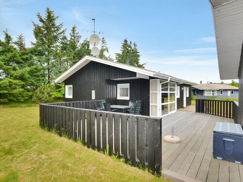 "Franzisca" - 600m from the sea by Interhome